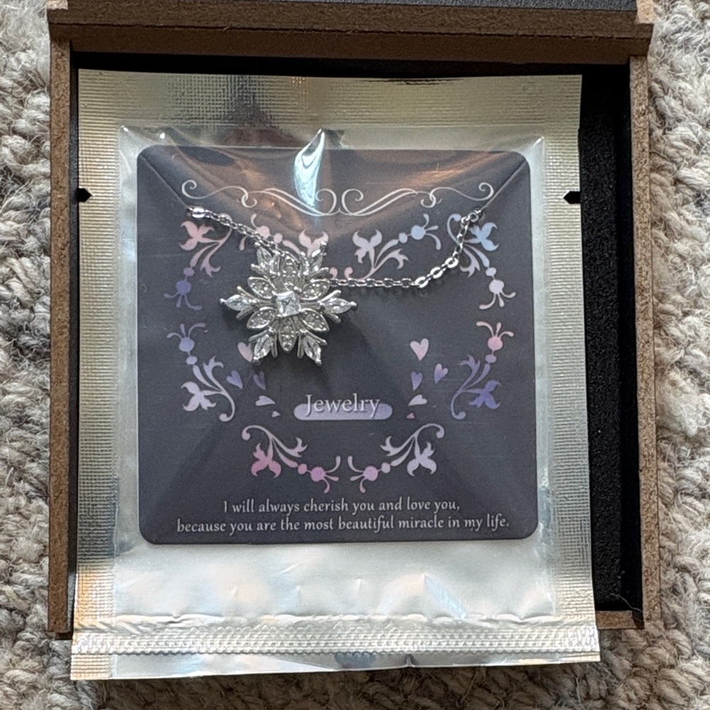 Elegant Silver Snowflake Pendant Necklace